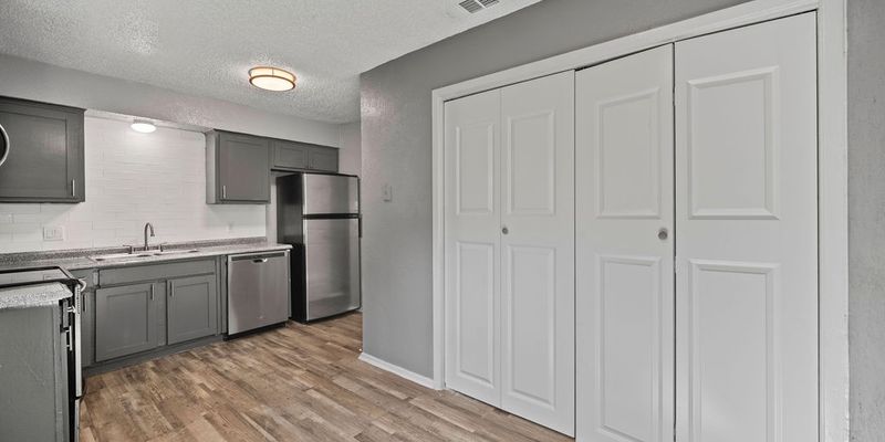 Arlington Townhome: 509 N Elm St