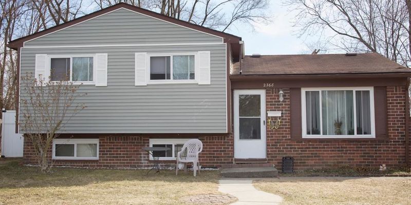 Ypsilanti House: 2368 Pineridge Court