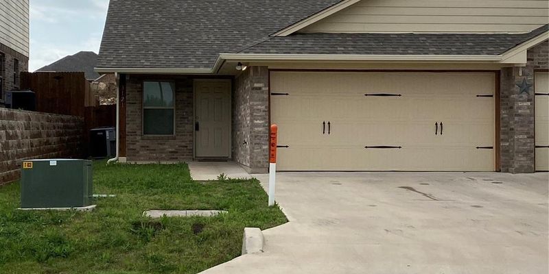 Granbury House: 3121 Weave Ct