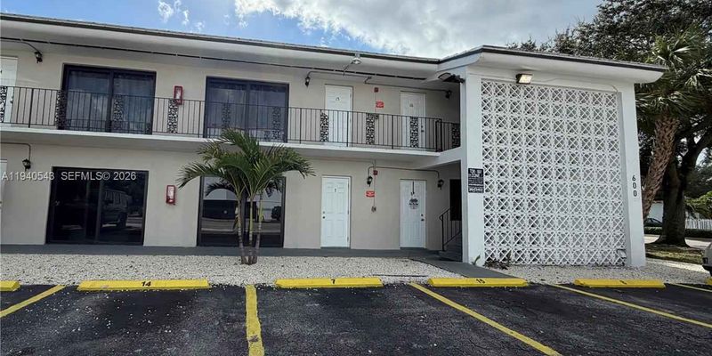 North Miami Apartment: 600 NE 142nd St