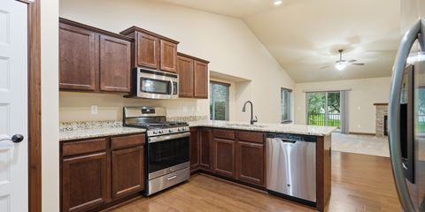 08-139_240_S_Stewart_St.jpg