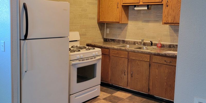 Dunkerton Apartment: 208 W Main St