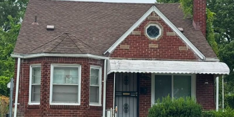 Detroit House: 12037 Corbett Ave