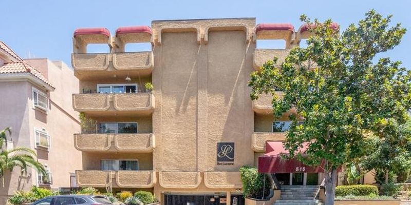 Los Angeles House: 818 S Lucerne Blvd