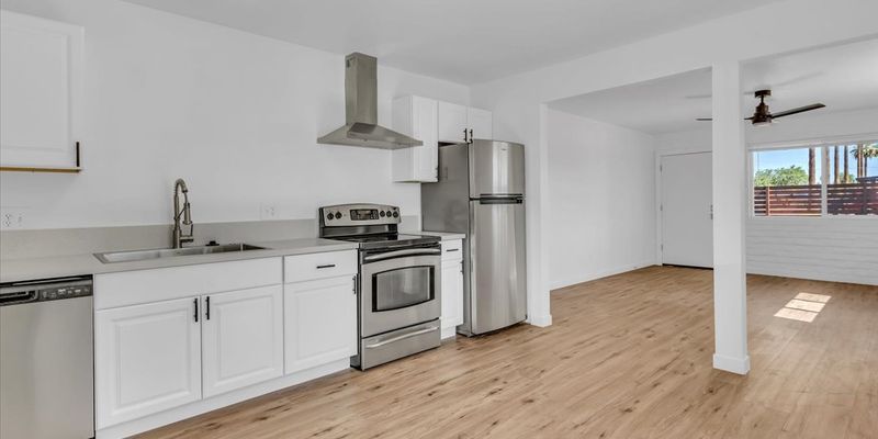 Phoenix Apartment: 1017- 1031  East Fairmount Avenue