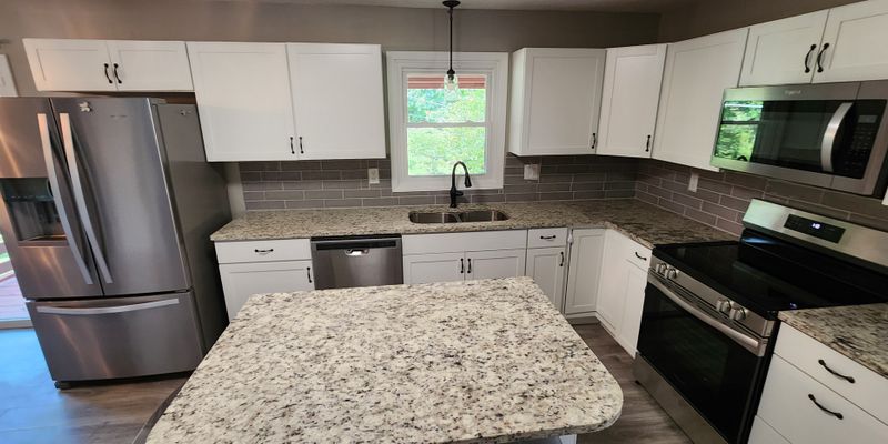 Abingdon House: 19359 Woodland Hills Rd