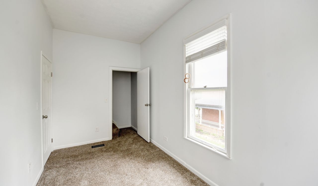 685 S Champion Ave photo 23