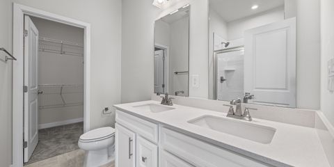 21-2833 Statesville Ave-21.jpg