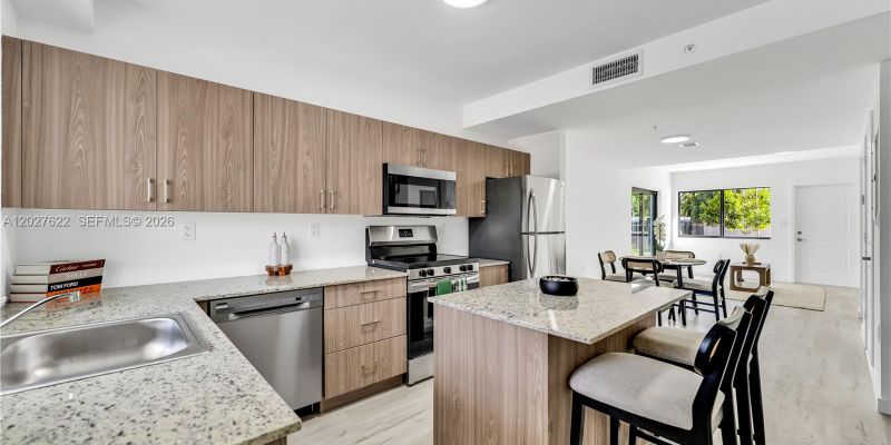 Miami Townhome: 155 NW 160th St