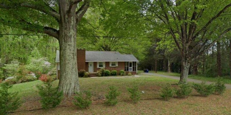 Winston-Salem House: 3860 Shattalon Dr