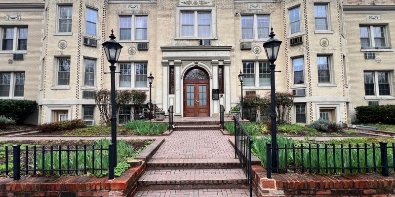 Washington House: 3024 Wisconsin Ave NW