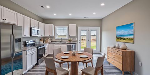 611-Victoria-Way-5 - Dining Room - Standard - 7.jpg