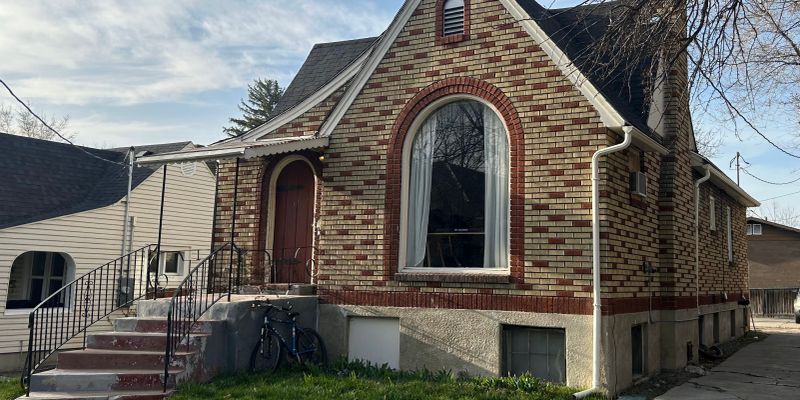 Logan Apartment: 135 E 300 N