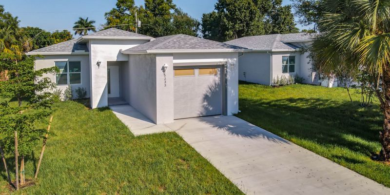 Naples House: 5237 Jennings Street