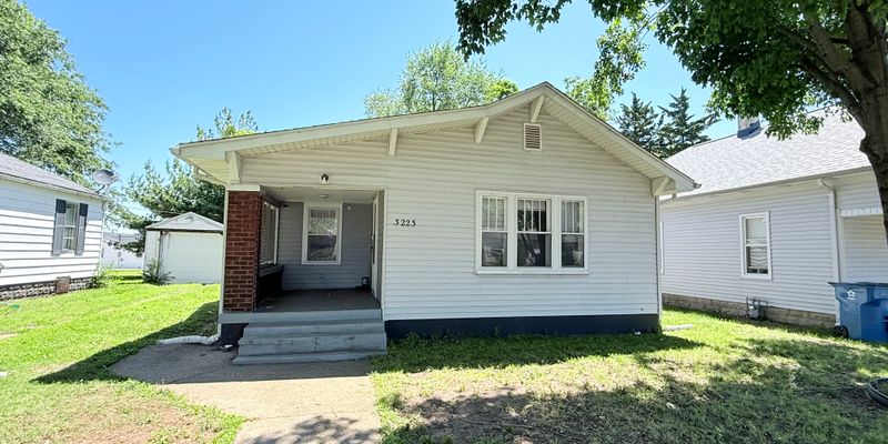 Terre Haute House: 3223 N 15 1/2 St