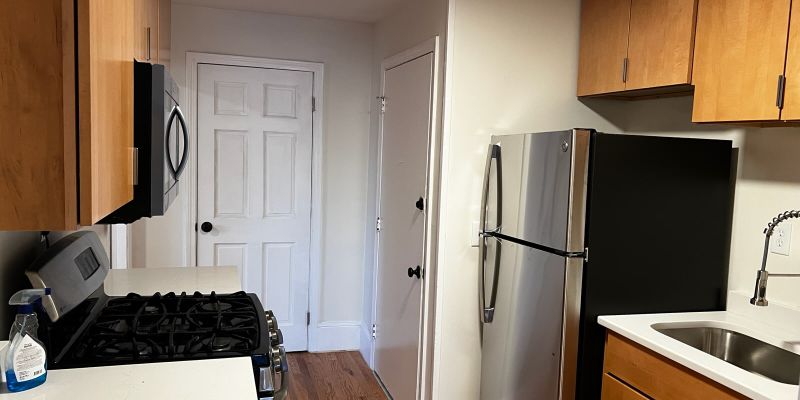 New Bedford Apartment: 81 Summer St