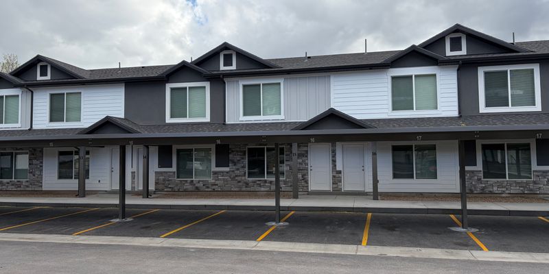 Morgan Townhome: 700 E Diane's Way