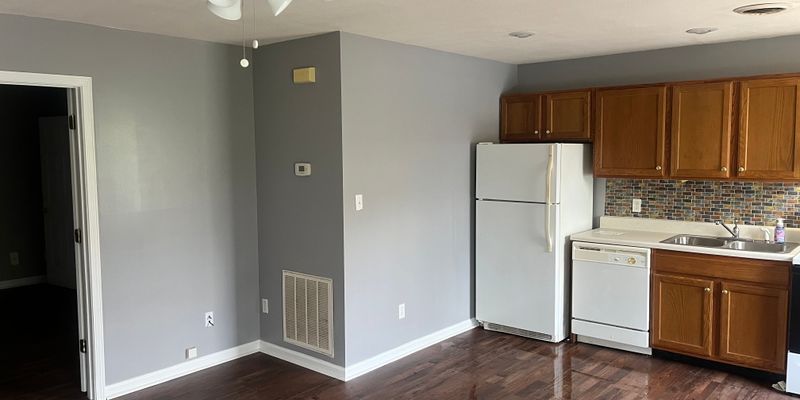 Seymour Apartment: 11735 Chapman Hwy