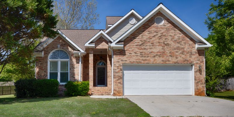 Madison House: 722 Highland Dr