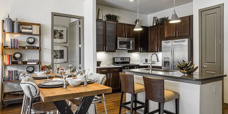 Houston Apartment: 898 Threadneedle St