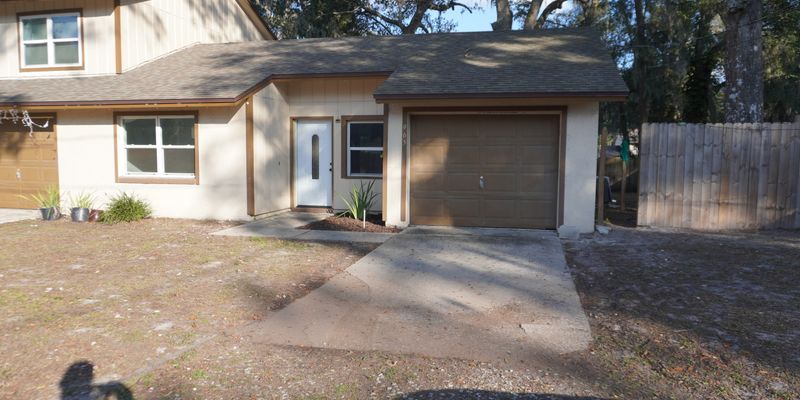 Longwood House: 965 Lake Ln