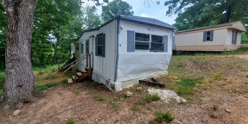 Hickory House: 2290 Liberty Church Rd