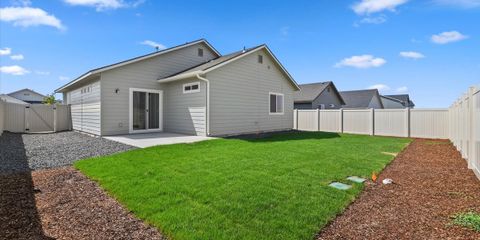 24-Backyard.jpg