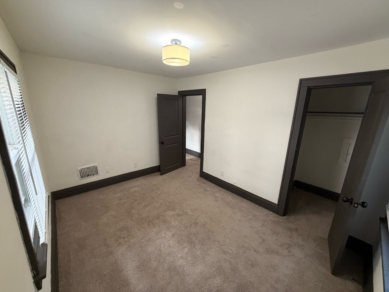 1130 Wilson Ave photo 23