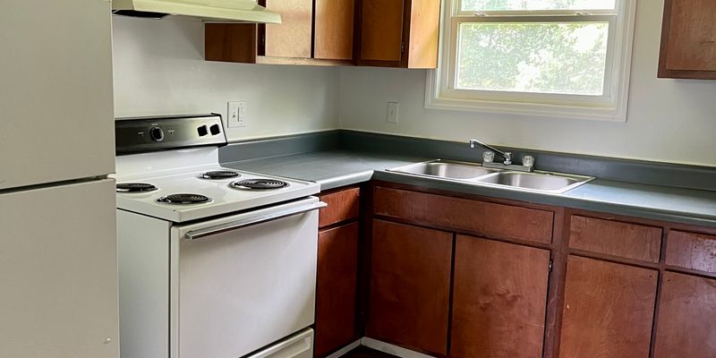 McMinnville Apartment: 315 Bybee Branch Rd