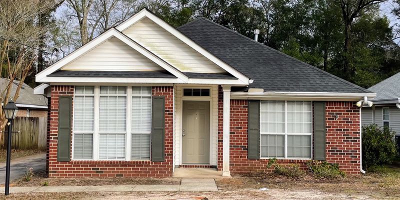 Mobile House: 1003 McNeil Ave