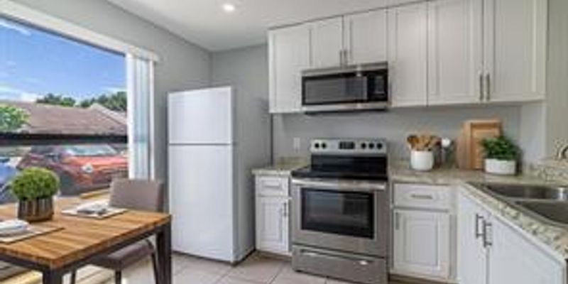 Oakland Park House: 2720 S Oakland Forest Drive # 910