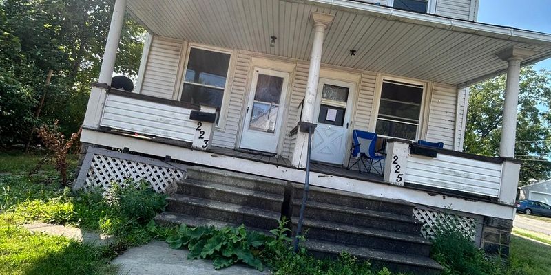 Lorain Apartment: 223 W 29th St