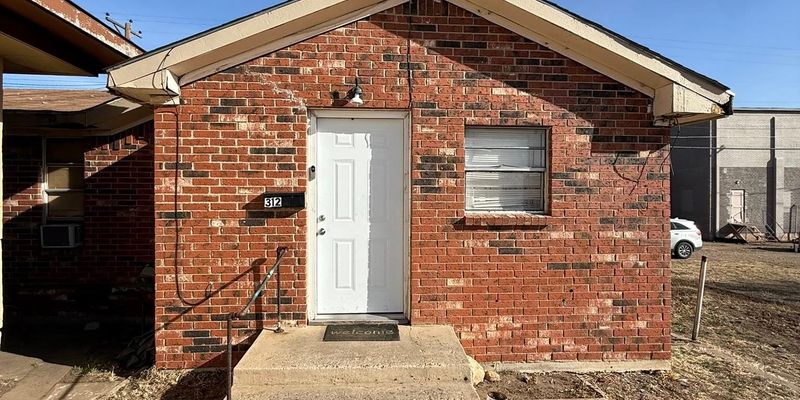 Borger Apartment: 312-14 N Hedgecoke St