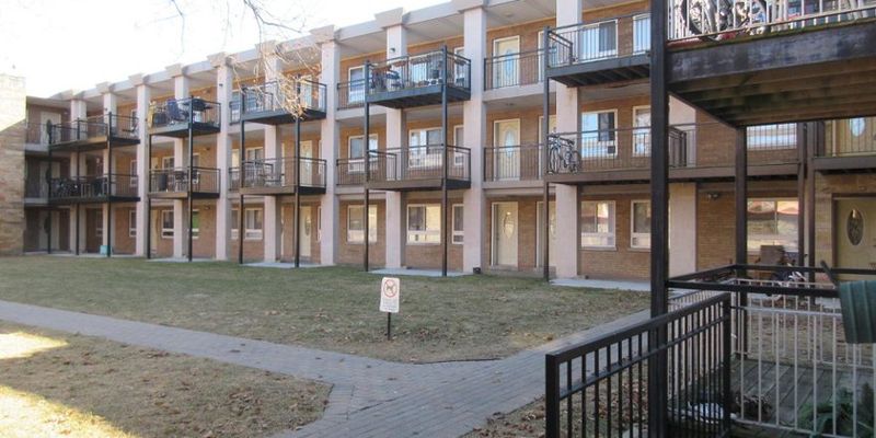 Chicago Apartment: 6414 N Ridge Blvd