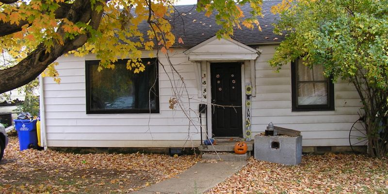 Bowling Green House: 1544 N Sunrise Dr