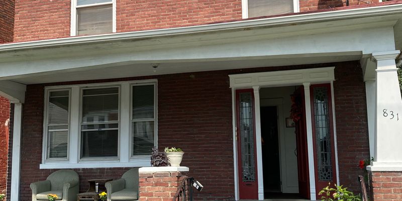 York Apartment: 831 W King St