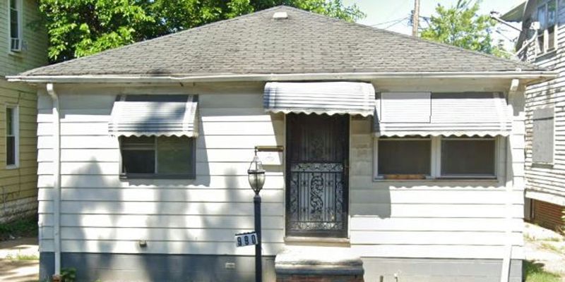 Cleveland House: 990 E 129th St
