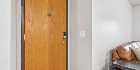 04-110 80 Circle Dr 5.jpg