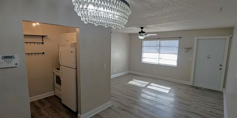 Clearwater House: 24862 US Hwy 19 N