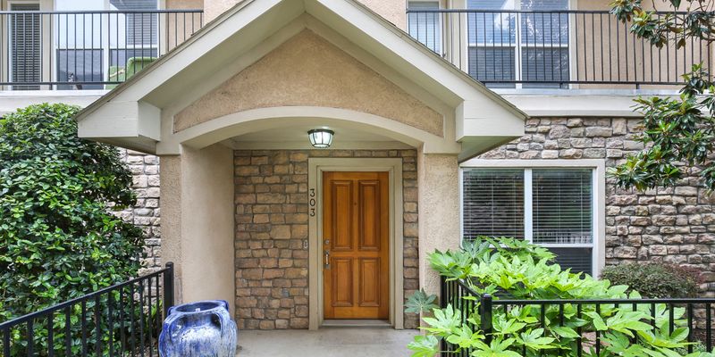 Dallas House: 3119 Cedarplaza Ln