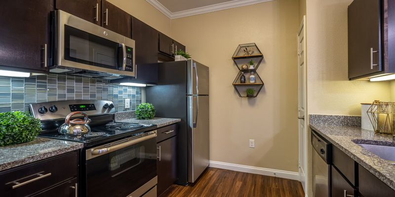 Conroe Apartment: 1976 Longmire Rd