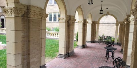 5017portico3.jpg