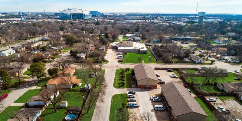 Arlington Apartment: 106 E Cedar St