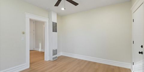 04-005_Living Room.jpg