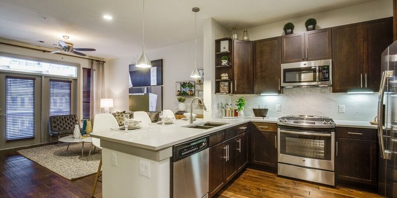 Houston Apartment: 600 Studewood St