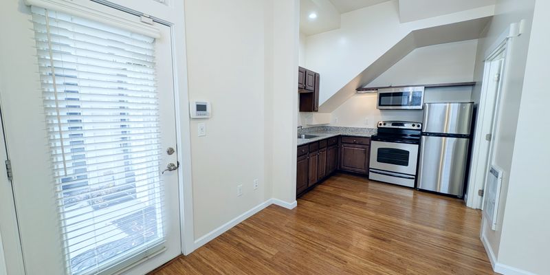 Portland Apartment: 1415 NW 19th Ave