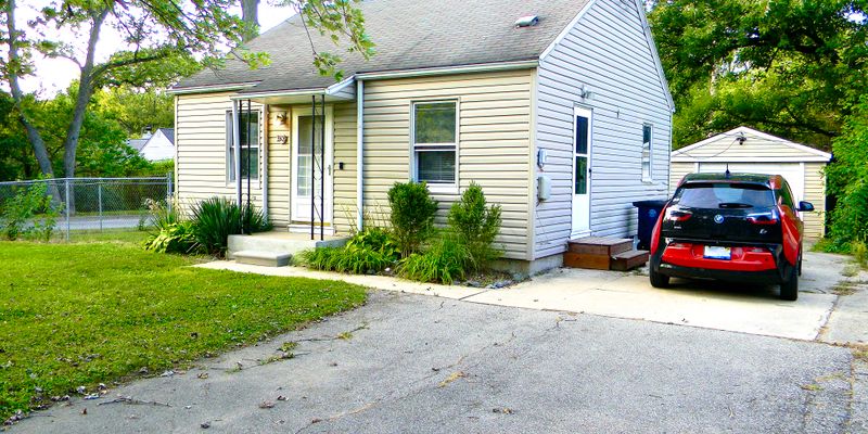 Ann Arbor House: 3303 Oakwood St