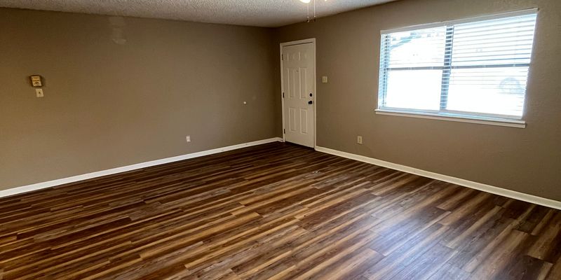Stephenville House: 330 S Barton Ave