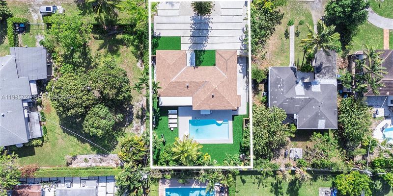 Miami House: 10801 Peachtree Dr