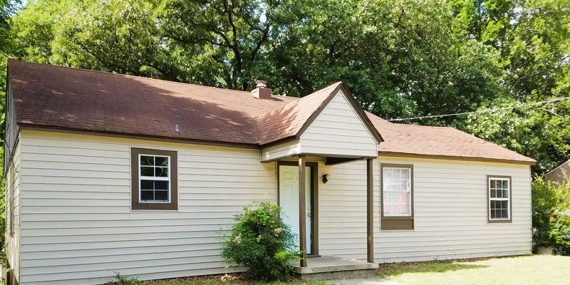 Durant House: 211 W Plum St